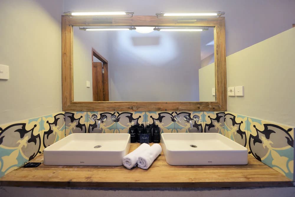 Bathroom sink