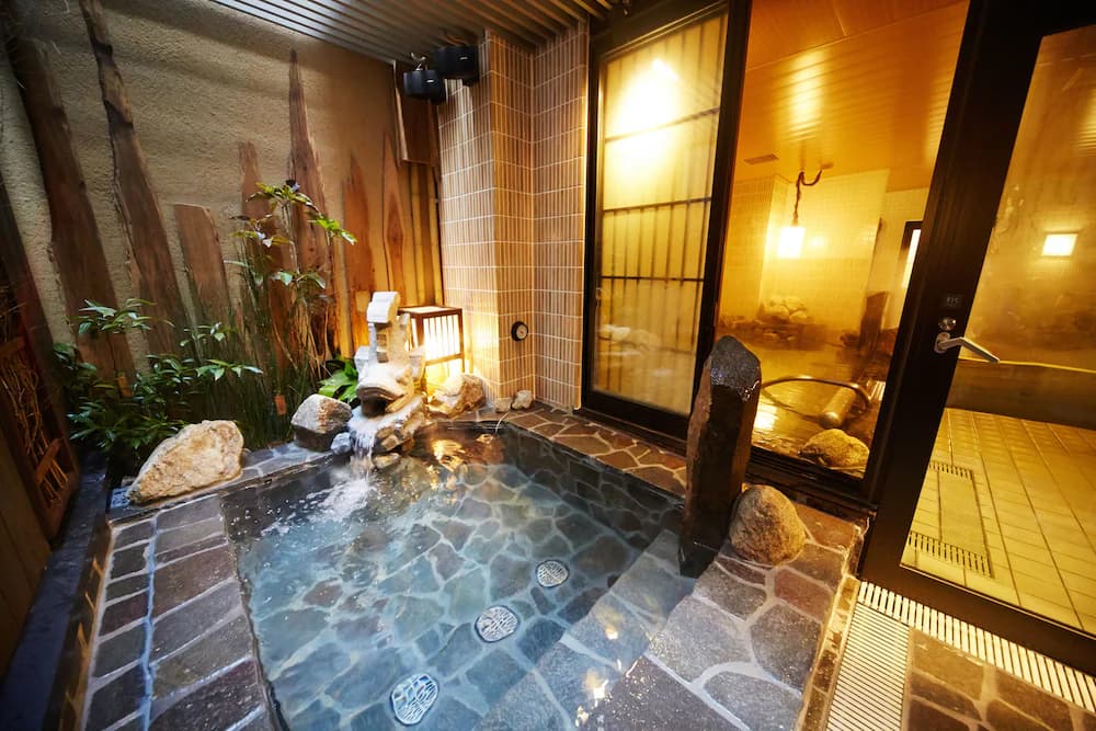 Indoor spa tub