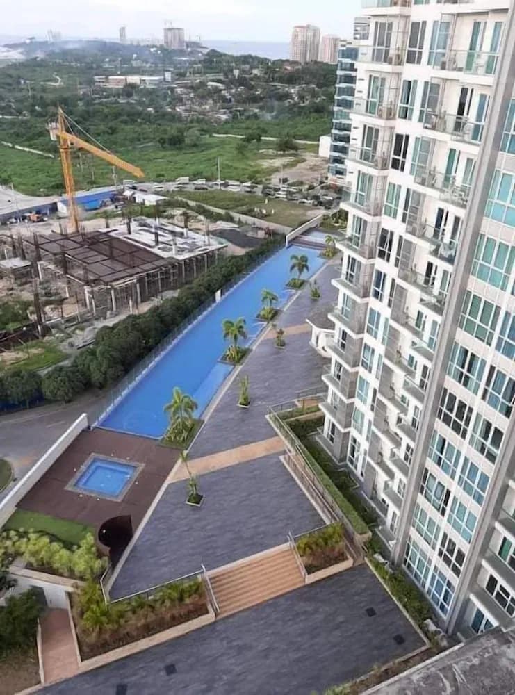 Infinity pool