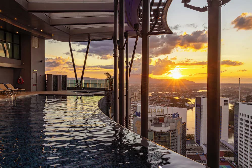 Infinity pool