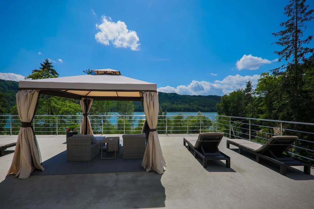 Sundeck