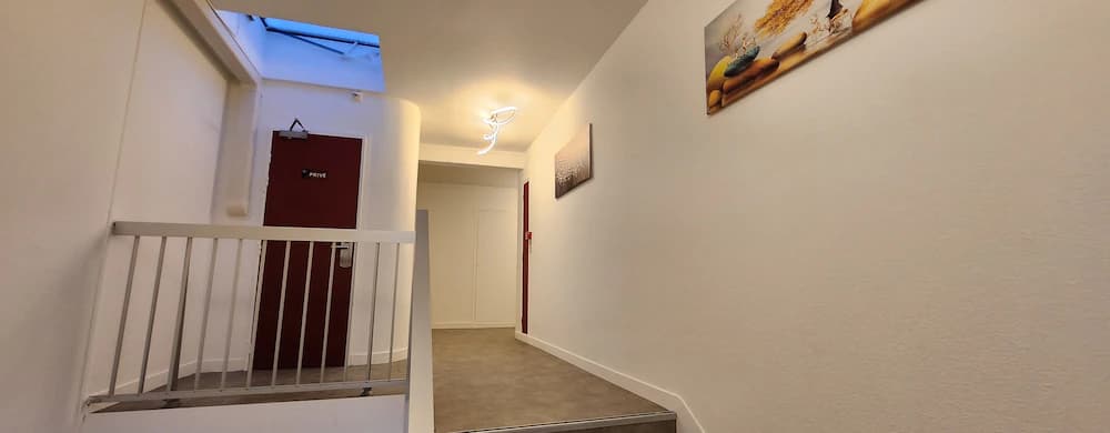 Handrails in hallways