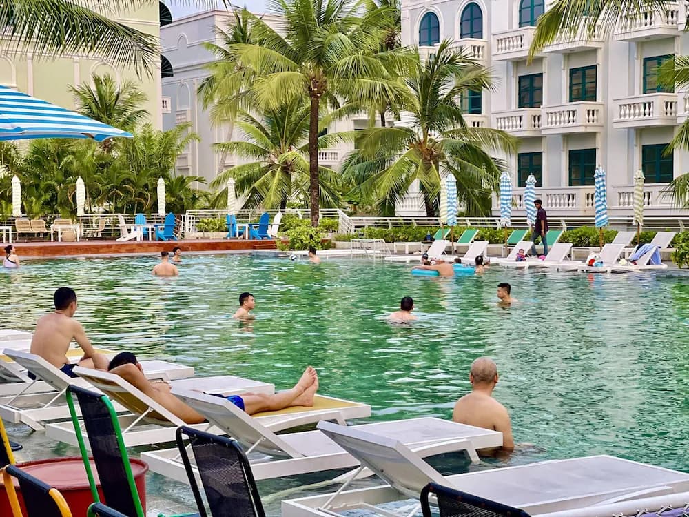 Infinity pool