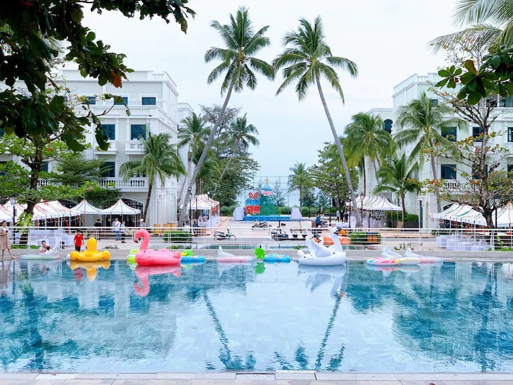 Infinity pool