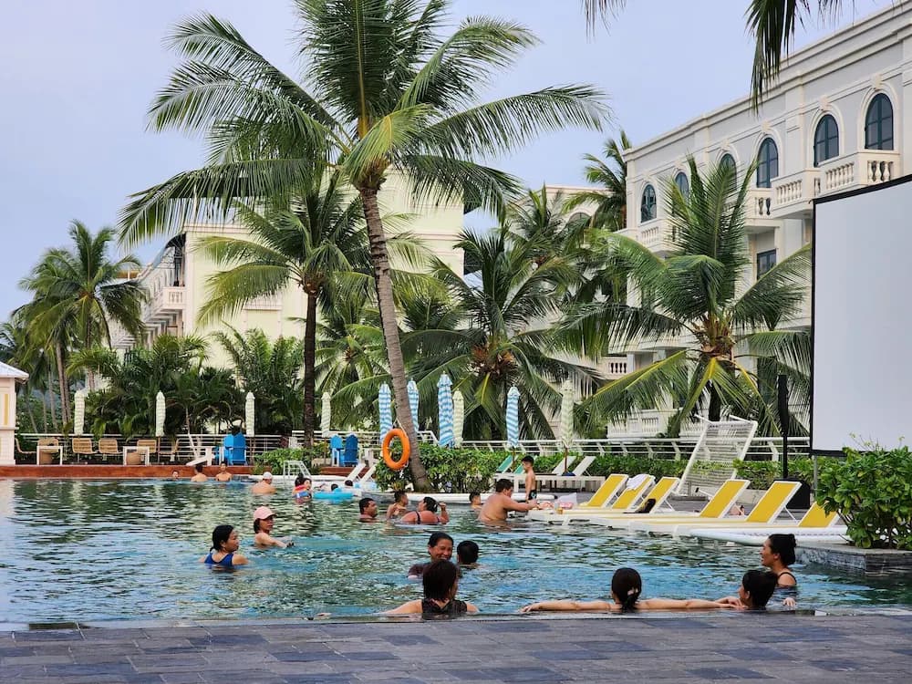 Infinity pool