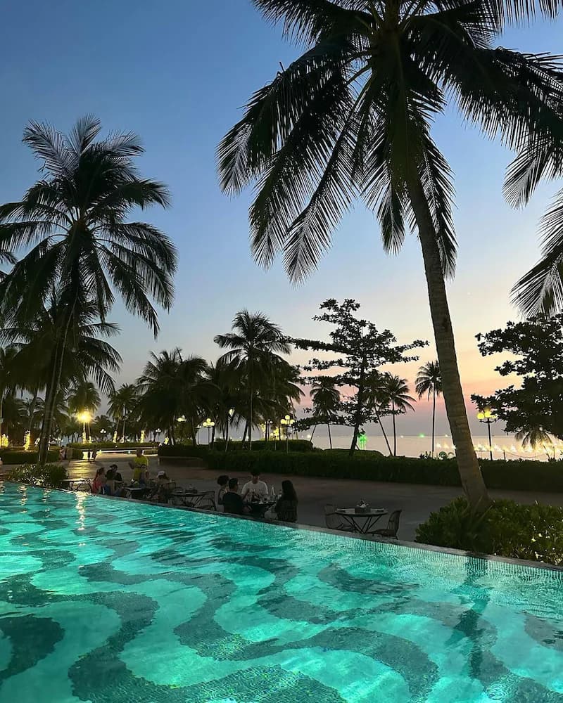 Infinity pool