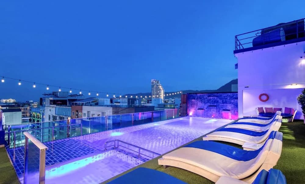 Rooftop pool
