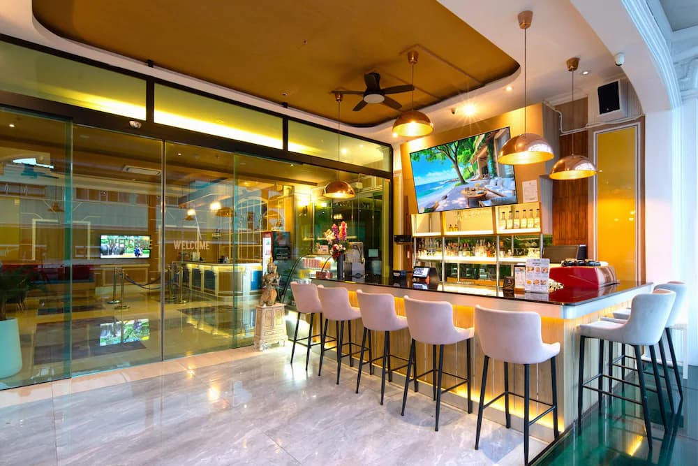 Lobby lounge