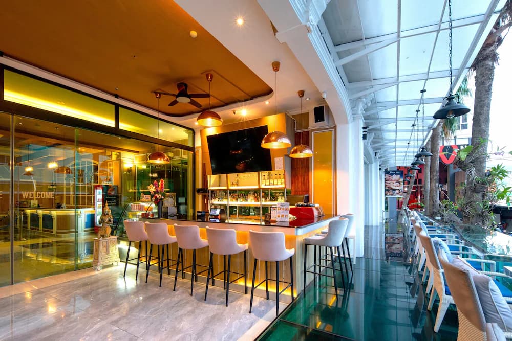 Lobby lounge