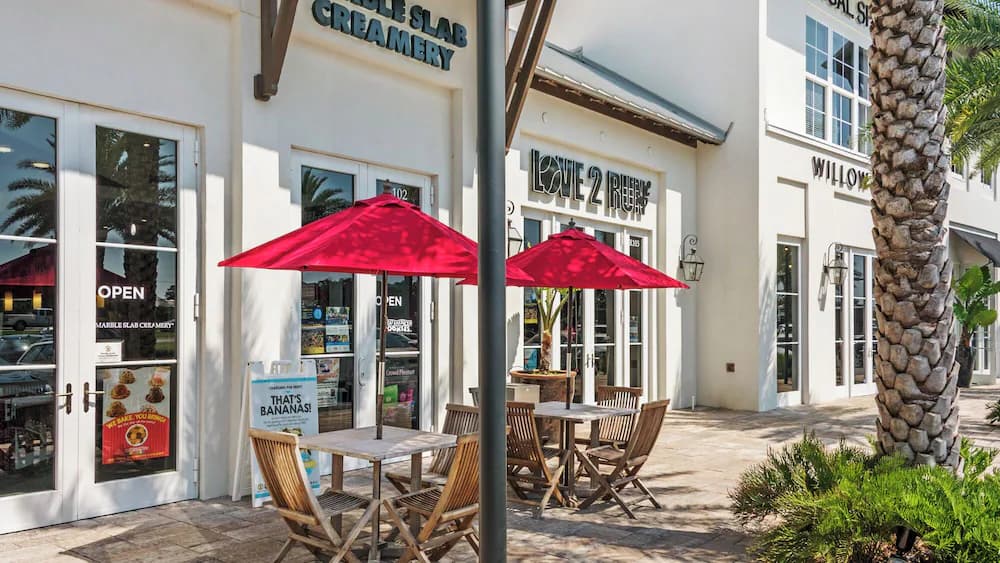 Outdoor dining