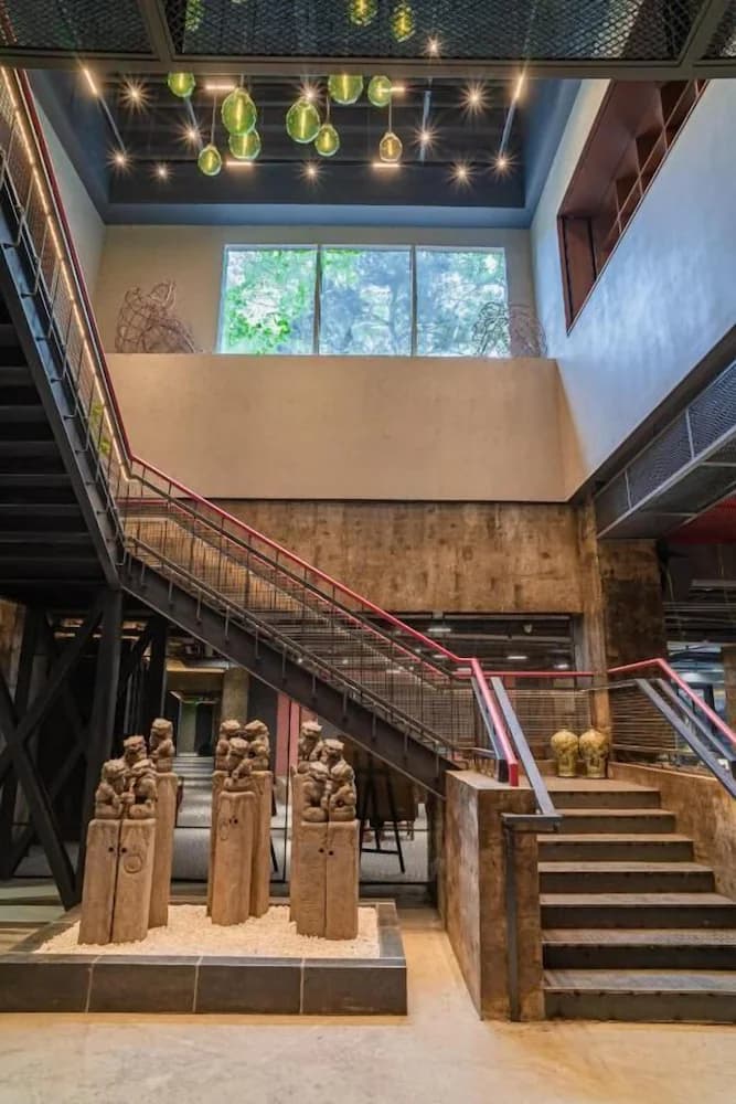 Handrails in hallways