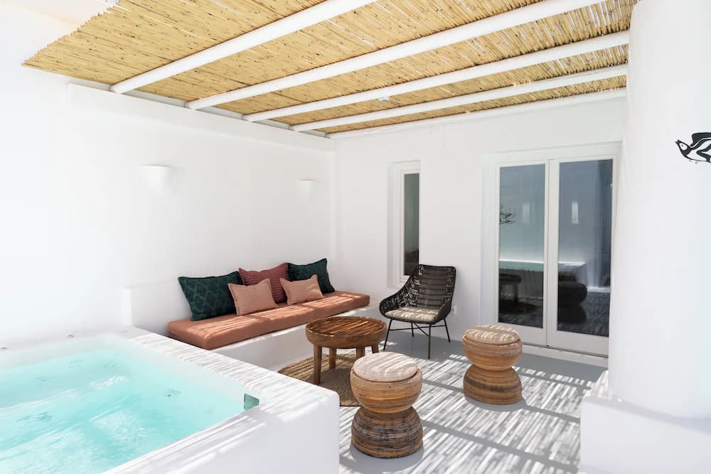 Private spa tub
