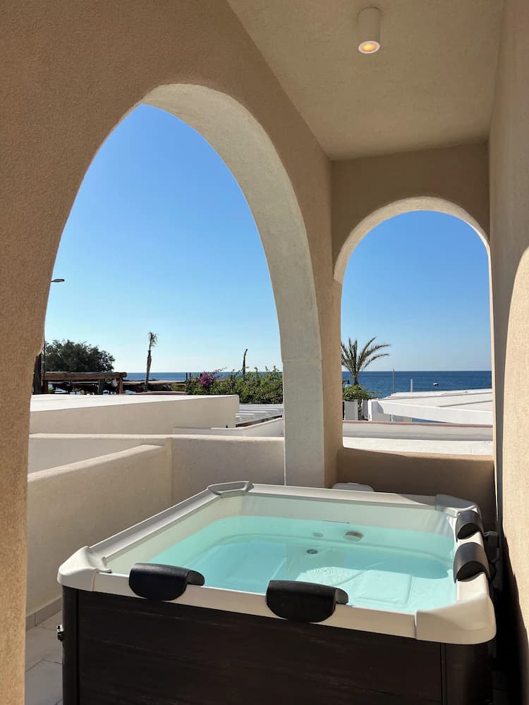 Private spa tub