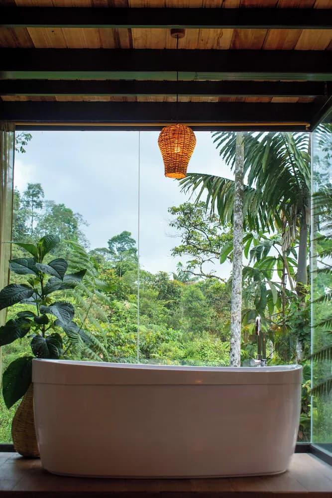Deep soaking bathtub