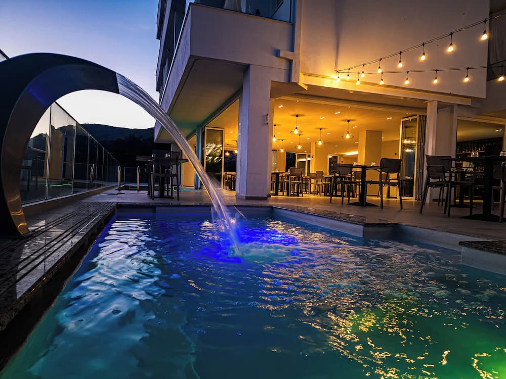 Pool waterfall