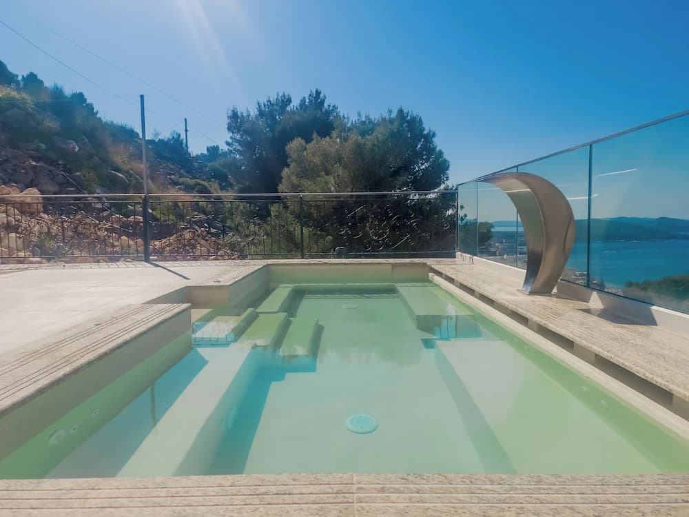 Pool waterfall