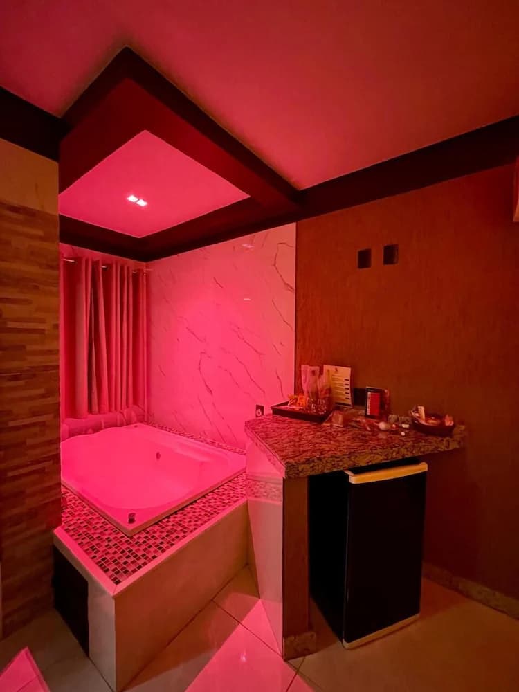 Jetted tub
