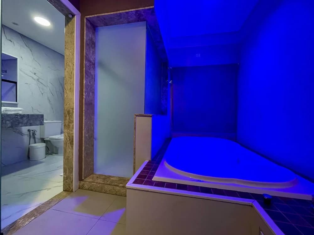 Jetted tub