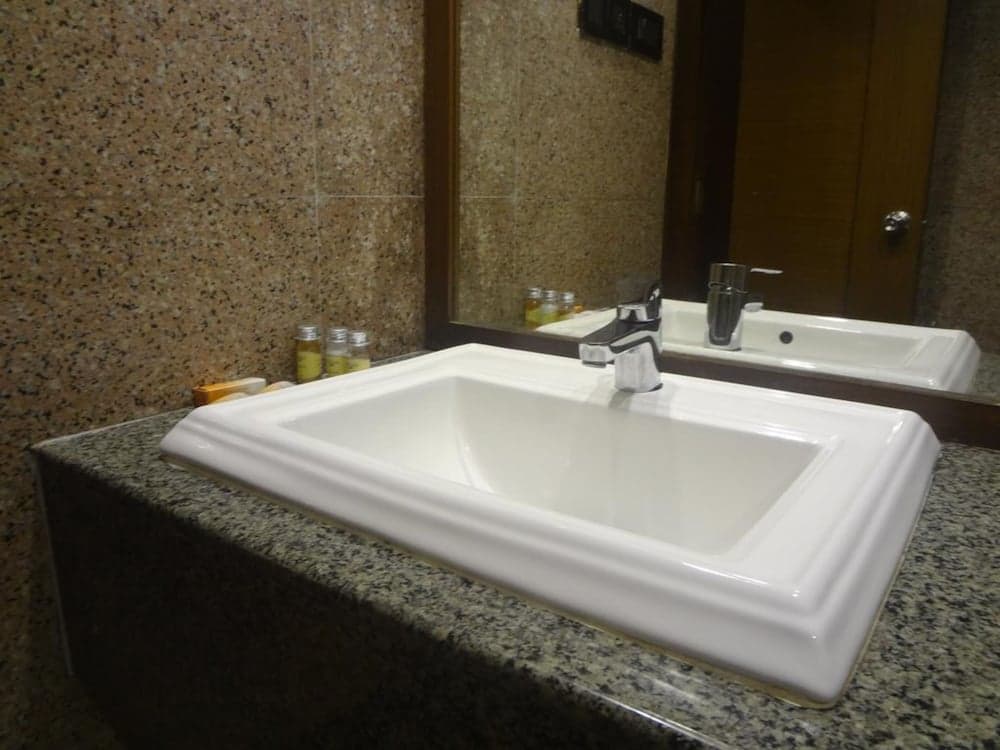 Bathroom sink