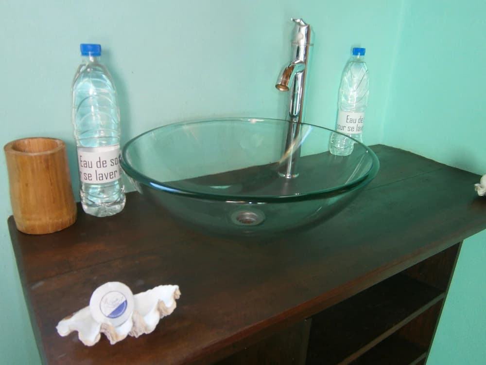 Bathroom sink
