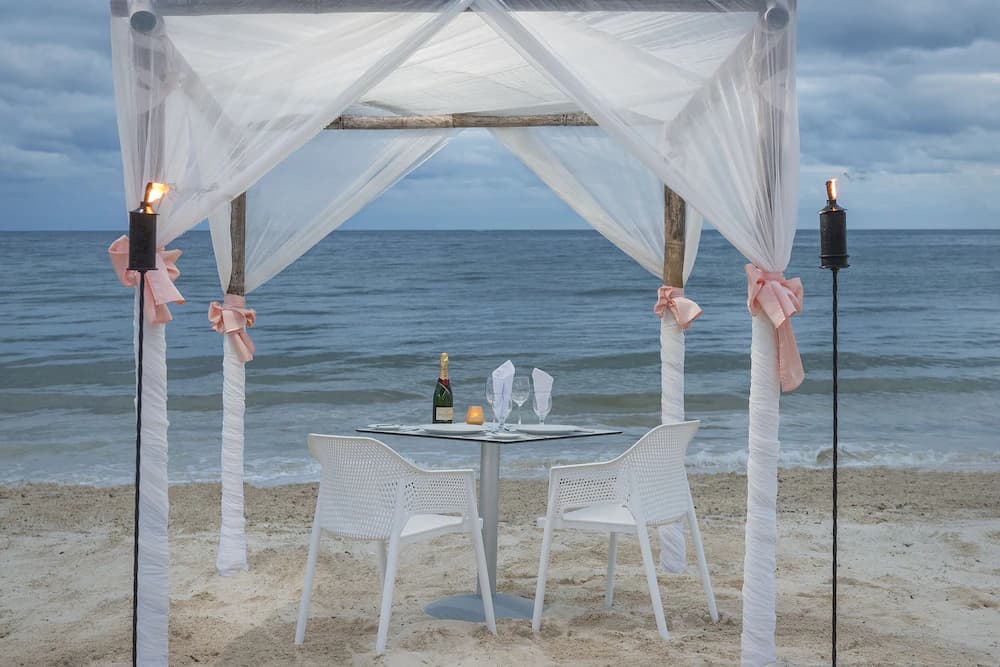 Couples dining