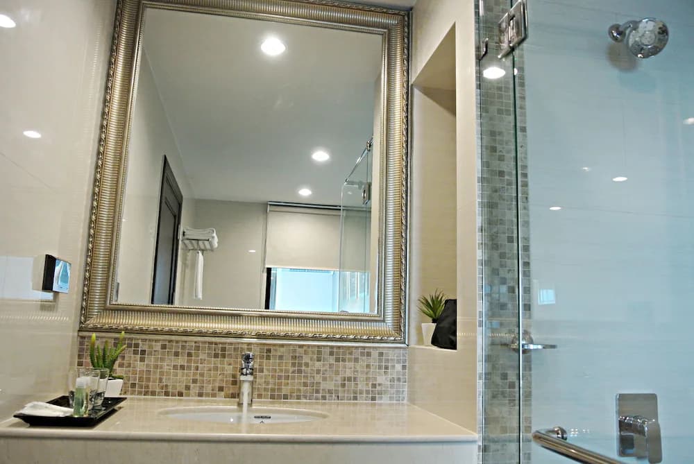 Bathroom sink