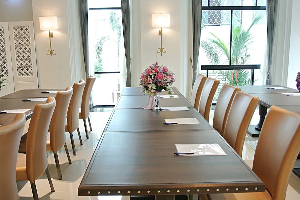 Meeting facility