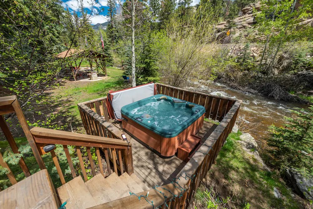Outdoor spa tub