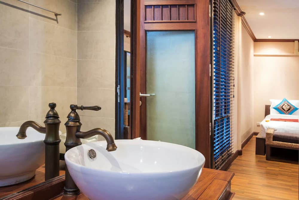 Bathroom sink