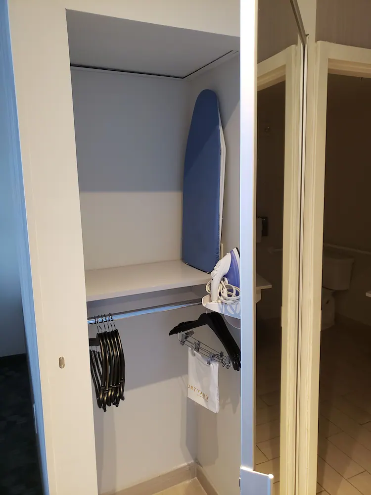 Iron/ironing board