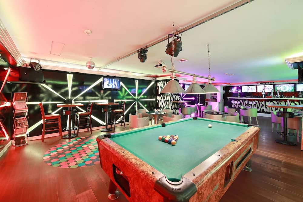 Sports bar