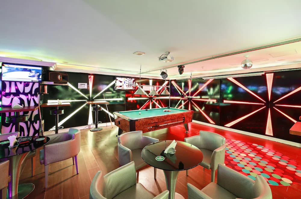 Sports bar