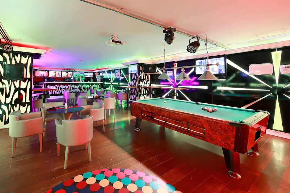 Sports bar