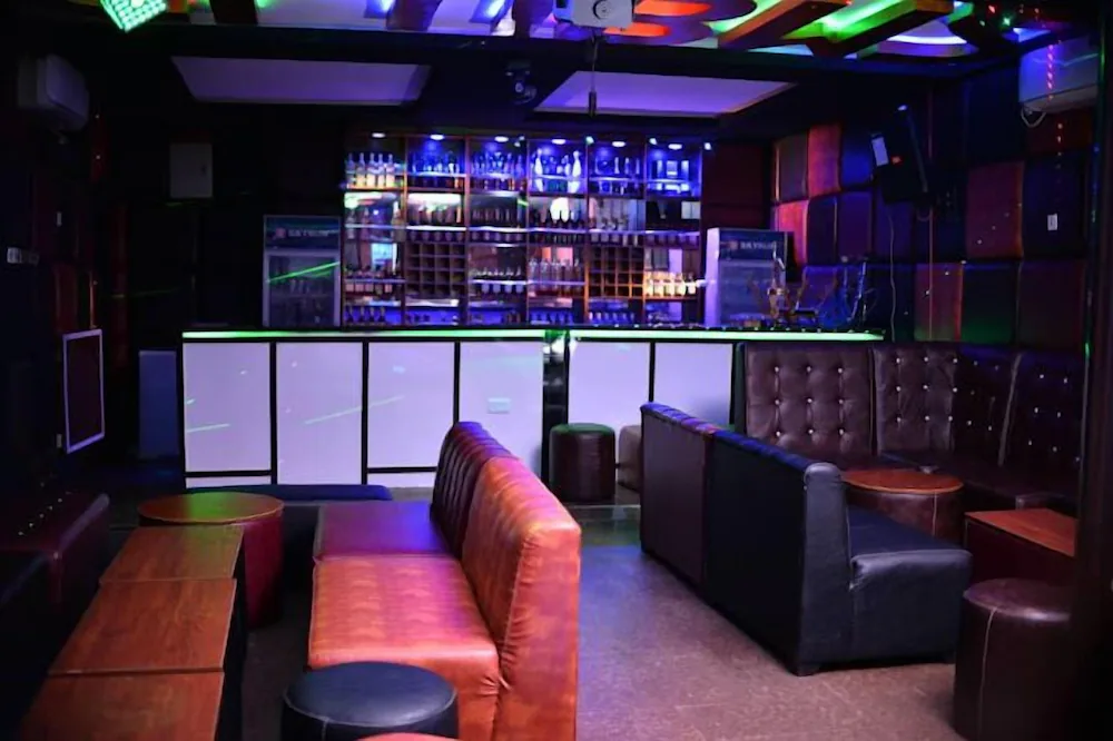 Lobby lounge