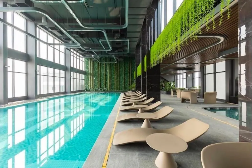 Indoor/outdoor pool