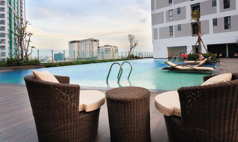 Private pool