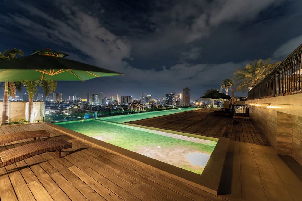 Rooftop pool