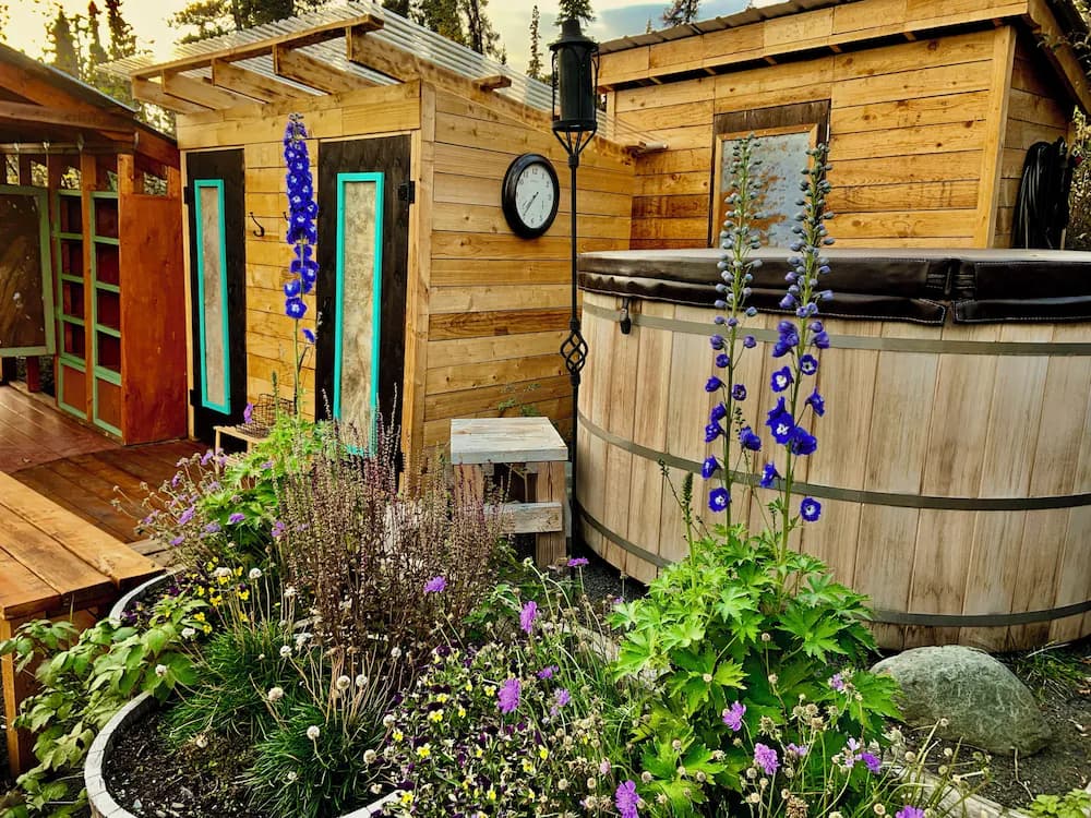 Outdoor spa tub