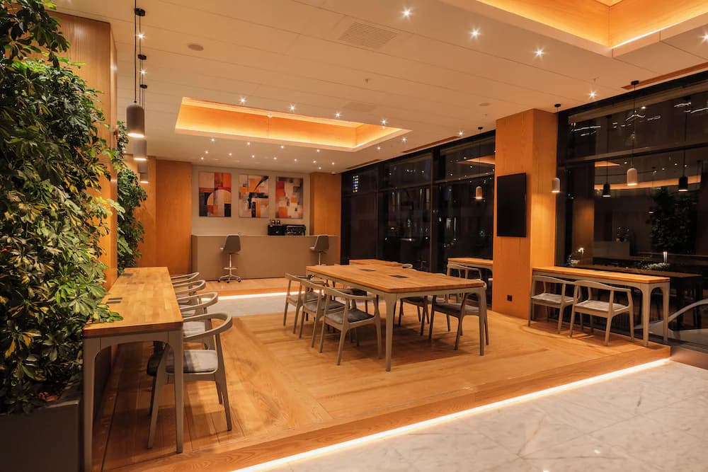 Lobby lounge