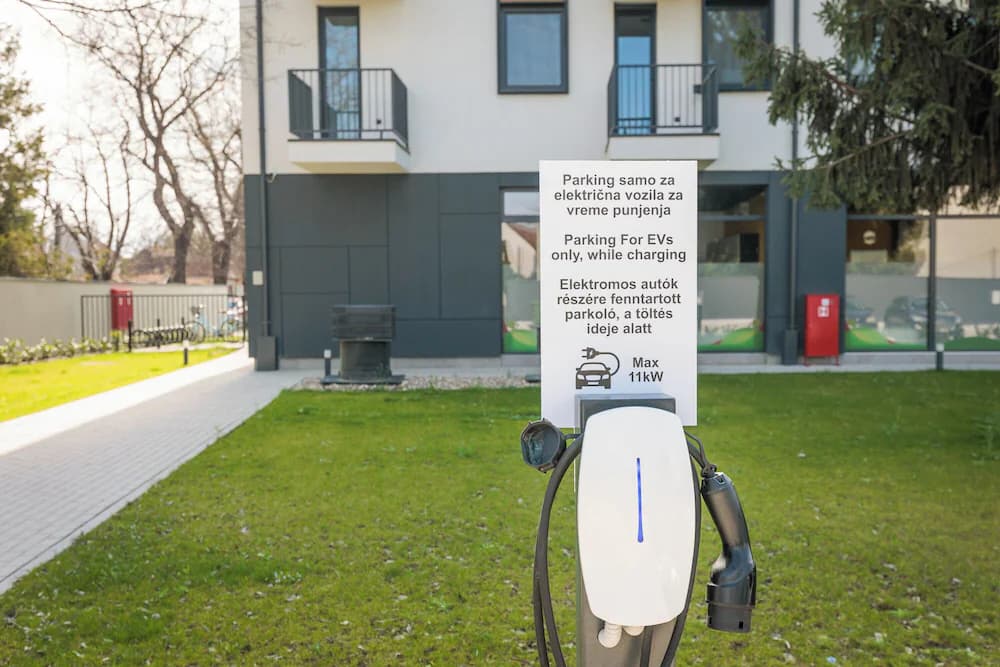 Electric vehicle charging station