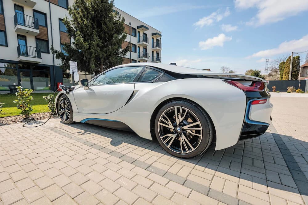 Electric vehicle charging station