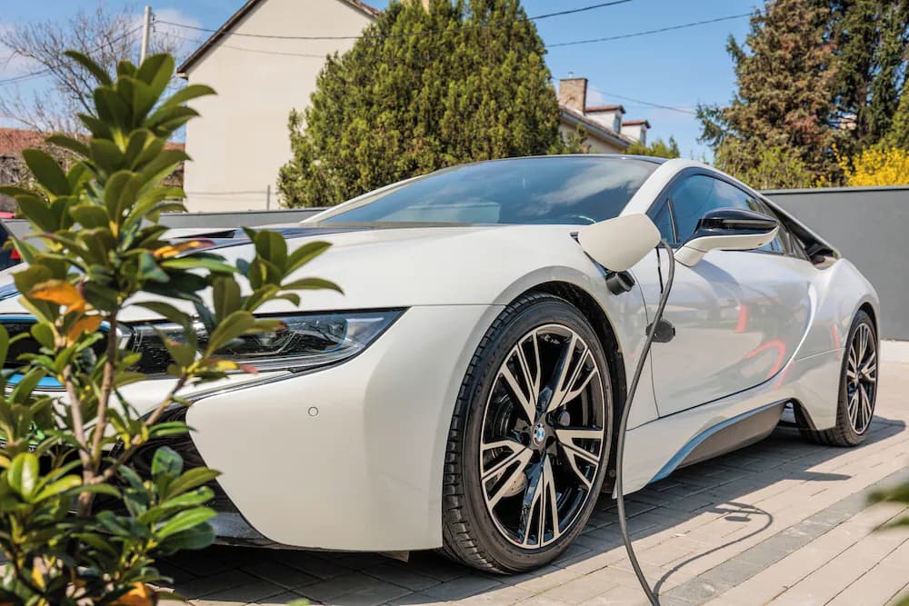 Electric vehicle charging station