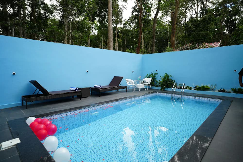 Private pool