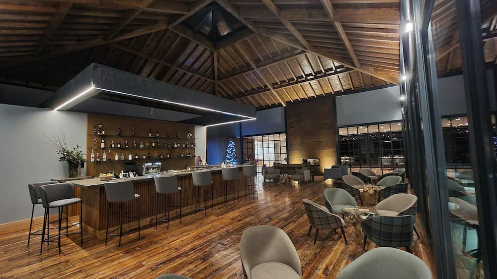 Poolside bar