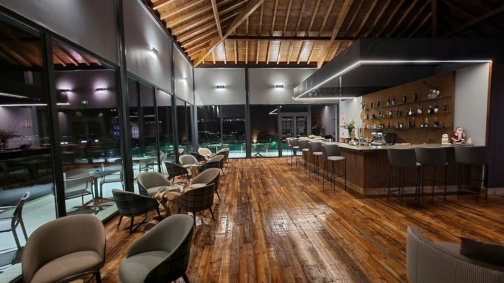 Poolside bar