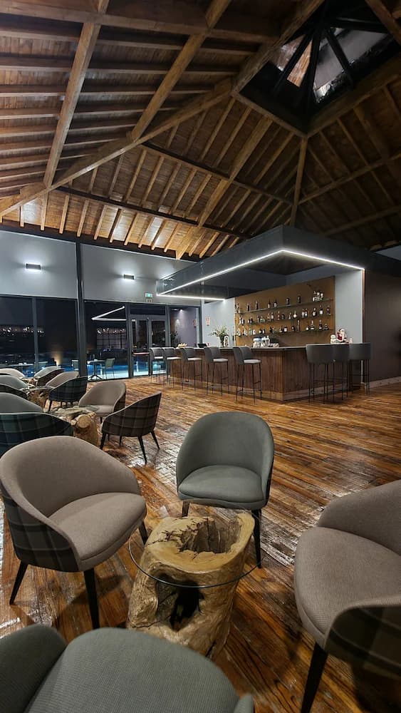 Poolside bar