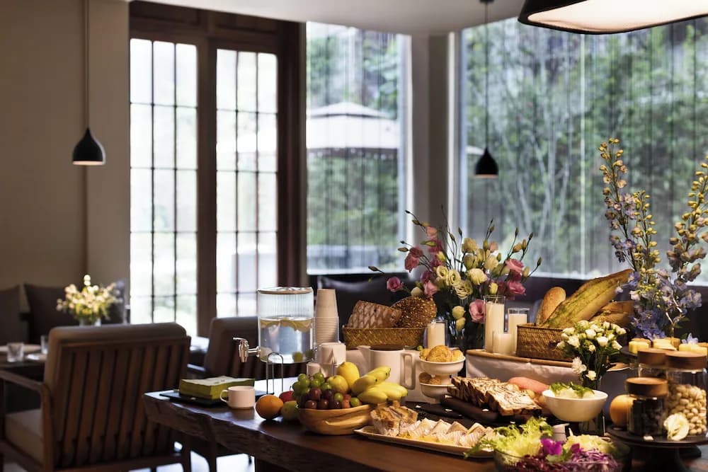 Breakfast area
