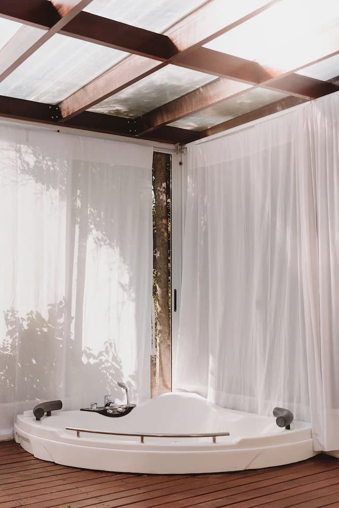 Private spa tub