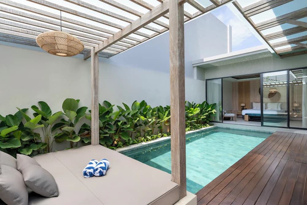Private pool