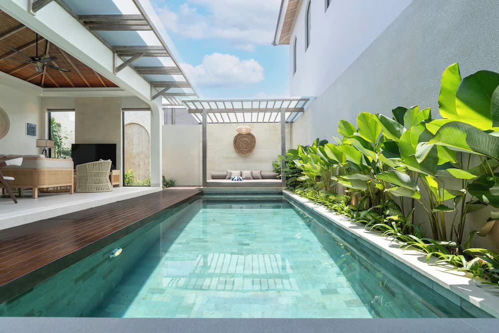 Private pool